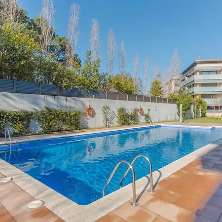 Cozy Pool Apartment